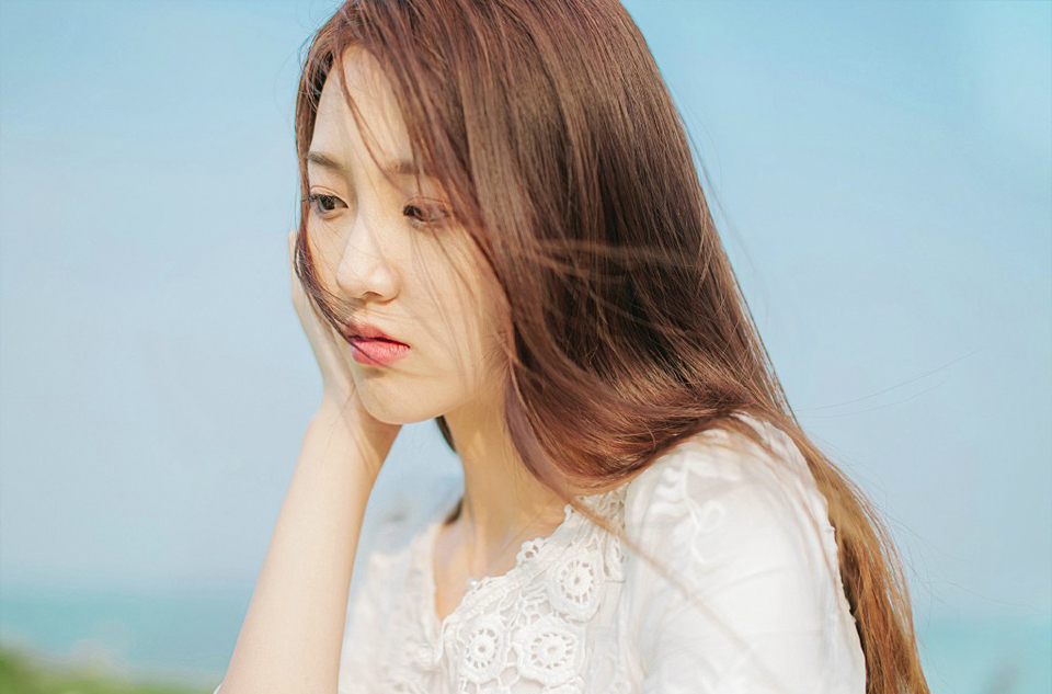 看着一副任凭打骂绝不还口的臣子，刘璋突然间感觉到来自这个世界深深地恶意，这些臣子们，难道已经决定要抛弃自己了吗？